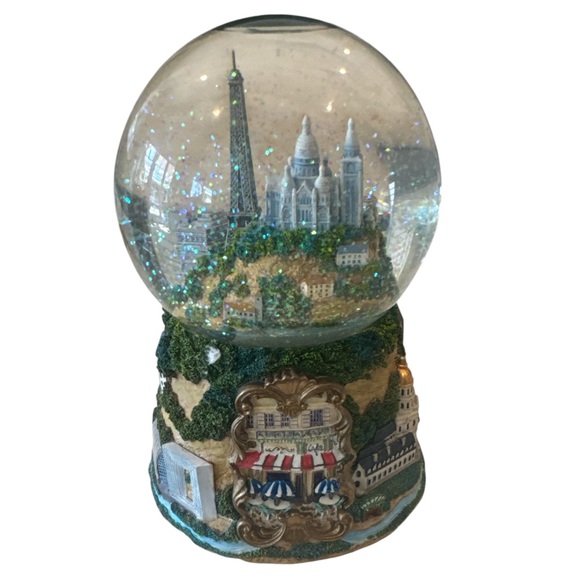 Paris Musical Snow Globe Eiffel Tower La Vie En Rose San Francisco Music Box Co - Picture 13 of 15